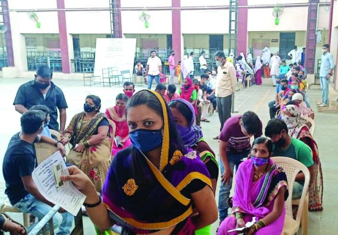 Determination to give 30,000 doses of vaccine free of cost in 15 days | १५ दिवसांत लसीचे ३० हजार डोस मोफत देण्याचा संकल्प Determination to give 30,000 doses of vaccine free of cost in 15 days | १५ दिवसांत लसीचे ३० हजार डोस मोफत देण्याचा संकल्प