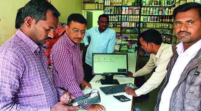 Sales of subsidized fertilizer in Washim district on an 'offline' basis! | वाशिम जिल्ह्यात अनुदानित खताची ‘ऑफलाईन’ पद्धतीने विक्री!