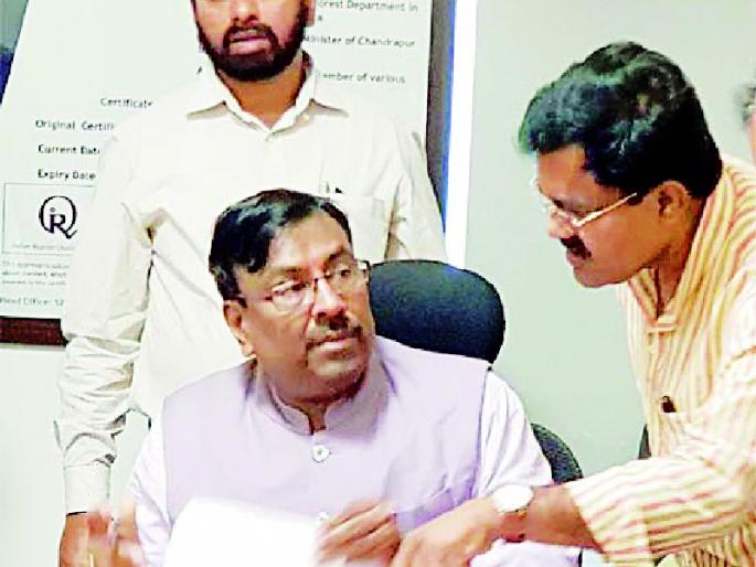 Submit loan waiver, bottleneck subsidy to farmers' account | कर्जमाफी, बोंडअळीचे अनुदान शेतकऱ्यांच्या खात्यावर जमा करा