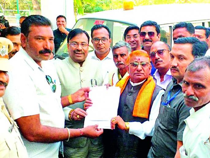 Give farming to farmers on subsidy | शेतकऱ्यांना अनुदानावर शेतीकुंपण द्या