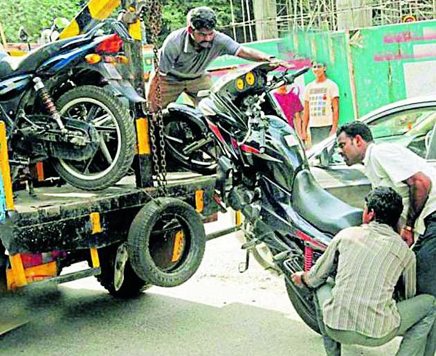If the vehicle is lifted then more penalty | वाहने उचलून नेल्यास अधिक दंड