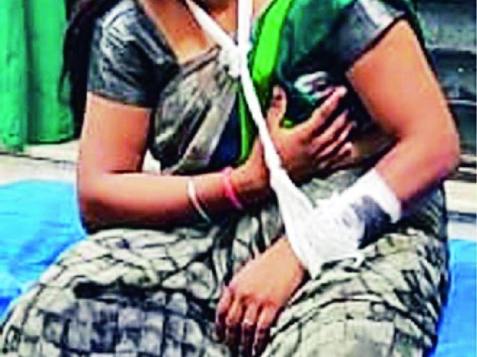Chakuhala on the chairmanship of Drunkenness Women Board | दारूविक्रेत्यांचा दारूबंदी महिला मंडळाच्या अध्यक्षावर चाकूहल्ला Chakuhala on the chairmanship of Drunkenness Women Board | दारूविक्रेत्यांचा दारूबंदी महिला मंडळाच्या अध्यक्षावर चाकूहल्ला