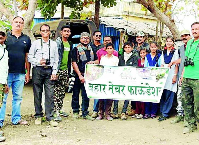 Unique award for 'Jungle Safari and Ranchwachan' for the boys and girls | बालविजेत्यांना ‘जंगल सफारी तथा रानवाचन’चा अनोखा पुरस्कार  Unique award for 'Jungle Safari and Ranchwachan' for the boys and girls | बालविजेत्यांना ‘जंगल सफारी तथा रानवाचन’चा अनोखा पुरस्कार