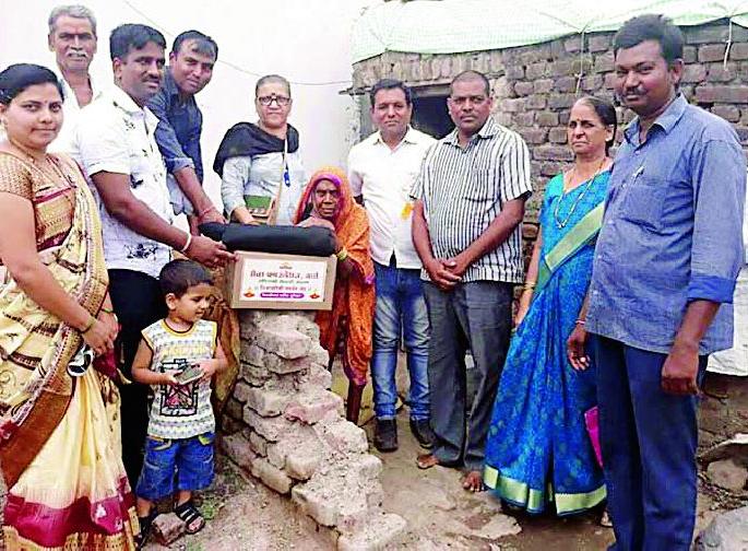 'Service' attitude for the wishes of Diwali | वंचितांच्या दिवाळीसाठी ‘सेवा’भाव 'Service' attitude for the wishes of Diwali | वंचितांच्या दिवाळीसाठी ‘सेवा’भाव