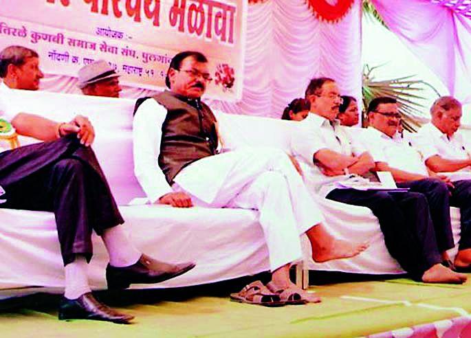 Brainstorm on social issues through social gathering | समाज मेळाव्यातून सामाजिक समस्यांवर मंथन Brainstorm on social issues through social gathering | समाज मेळाव्यातून सामाजिक समस्यांवर मंथन