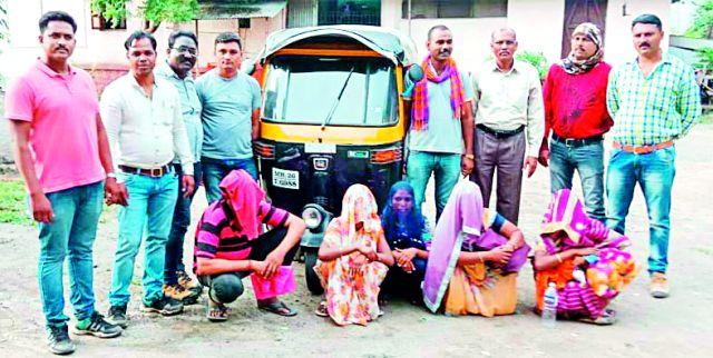 Robbery gangs fleeing valuable material | मौल्यवान साहित्य पळविणारी टोळी जेरबंद Robbery gangs fleeing valuable material | मौल्यवान साहित्य पळविणारी टोळी जेरबंद