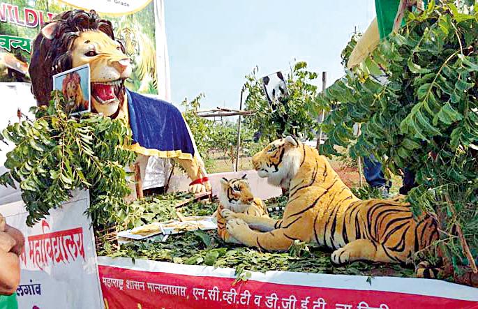 Wildlife conservation message from the Rally of Arts and Science College | कला व विज्ञान महाविद्यालयाच्या रॅलीतून वन्य प्राणी रक्षणाचा संदेश Wildlife conservation message from the Rally of Arts and Science College | कला व विज्ञान महाविद्यालयाच्या रॅलीतून वन्य प्राणी रक्षणाचा संदेश