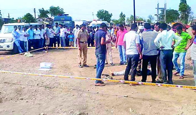 Sharpened youth killed by sharp weapons | धारदार शस्त्राने भोसकून युवकाचा खून Sharpened youth killed by sharp weapons | धारदार शस्त्राने भोसकून युवकाचा खून