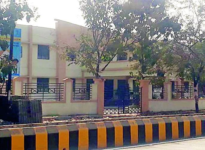 Collective gifts of post during the post-famine | पदांच्या दुष्काळात कलेक्टोरेटची होरपळ