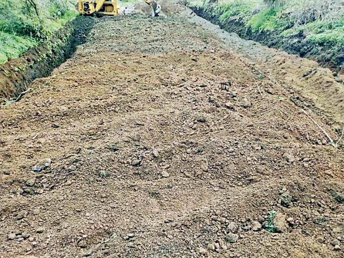 Inspector of the District Collector of Malkapur Padanan Road | मलकापूर पांदण रस्त्याची जिल्हाधिकाºयांकडून पाहणी  Inspector of the District Collector of Malkapur Padanan Road | मलकापूर पांदण रस्त्याची जिल्हाधिकाºयांकडून पाहणी