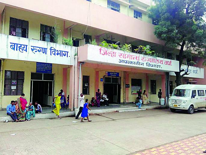 In the general hospital, patients need to purchase medicines from outside | सामान्य रुग्णालयात रुग्णांना बाहेरूनच विकत घ्यावी लागते औषधी In the general hospital, patients need to purchase medicines from outside | सामान्य रुग्णालयात रुग्णांना बाहेरूनच विकत घ्यावी लागते औषधी