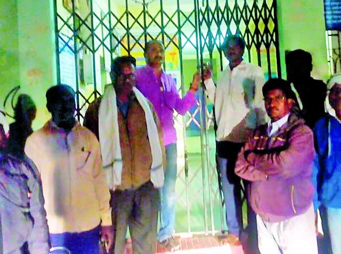 Lieutenant Lieutenant of Saini Health Center after meeting DHO's | डिएचओंच्या भेटीनंतर सालई आरोग्य केंद्राचे उघडले कुलूप Lieutenant Lieutenant of Saini Health Center after meeting DHO's | डिएचओंच्या भेटीनंतर सालई आरोग्य केंद्राचे उघडले कुलूप