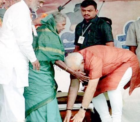 Publicity in PM's school students from 'Sanskar' festival | ‘संस्कार पर्व’तून पंतप्रधानांचा शालेय विद्यार्थ्यांमध्ये प्रचार Publicity in PM's school students from 'Sanskar' festival | ‘संस्कार पर्व’तून पंतप्रधानांचा शालेय विद्यार्थ्यांमध्ये प्रचार