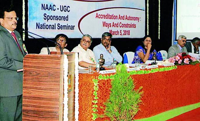 University, Autonomous College should implement new ventures | विद्यापीठ, स्वायत्त महाविद्यालयांनी नवे उपक्रम राबवावे