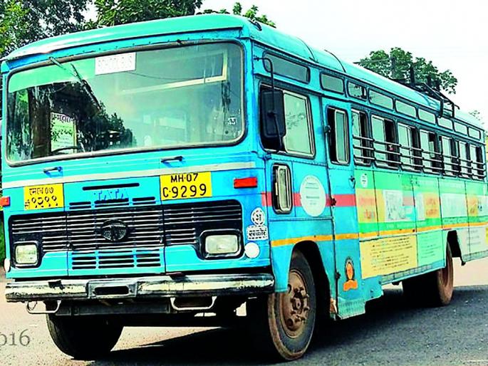 Without evacuating the buses of human development | मानव विकासच्या बसेस वाहकाविना Without evacuating the buses of human development | मानव विकासच्या बसेस वाहकाविना