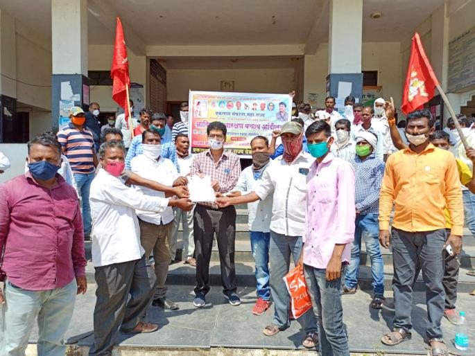 Demonstrations of Eklavya organization in Yeola | येवल्यात एकलव्य संघटनेचे निदर्शने Demonstrations of Eklavya organization in Yeola | येवल्यात एकलव्य संघटनेचे निदर्शने