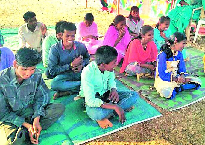 People said that they have run, but they ran and won! | लोक म्हणाले पडाल...तरी ते धावले अन् जिंकलेही! People said that they have run, but they ran and won! | लोक म्हणाले पडाल...तरी ते धावले अन् जिंकलेही!