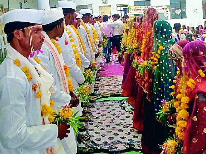 Anuji married 18 couples here | अंजी येथे १८ जोडपी विवाहबद्ध Anuji married 18 couples here | अंजी येथे १८ जोडपी विवाहबद्ध