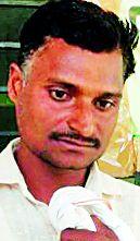 A farmer's suicide attempt in Umarkhed | उमरखेडमध्ये शेतकऱ्याचा आत्महत्येचा प्रयत्न A farmer's suicide attempt in Umarkhed | उमरखेडमध्ये शेतकऱ्याचा आत्महत्येचा प्रयत्न