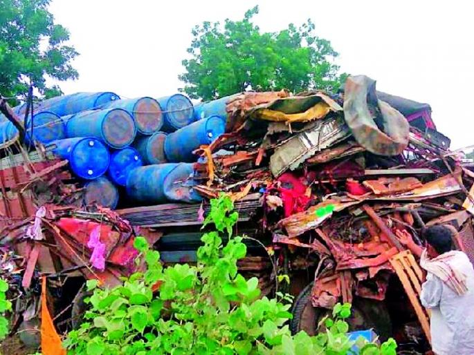 Four killed in three accidents | तीन अपघातात चार ठार Four killed in three accidents | तीन अपघातात चार ठार