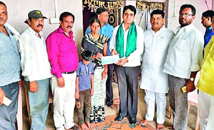 Their 'children' will go to school of opposition leaders | त्यांची’ मुले जाणार विरोधी पक्षनेत्यांच्या शाळेत Their 'children' will go to school of opposition leaders | त्यांची’ मुले जाणार विरोधी पक्षनेत्यांच्या शाळेत