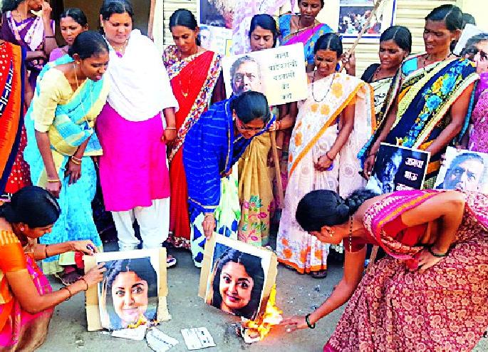 Holi of the image of Tanushree Datta | तनुश्री दत्ताच्या प्रतिमेची पांढरकवड्यात होळी