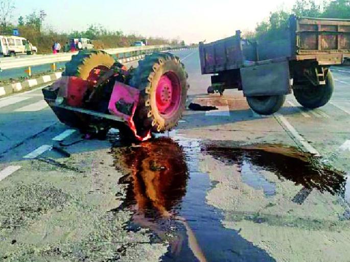 Bus-tractor accident near Dewarwadi | देऊरवाडीनजीक बस-ट्रॅक्टरचा अपघात