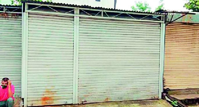 Became a customer and blew eight lakh gold | ग्राहक बनून आले आणि आठ लाखांचे सोने उडविले