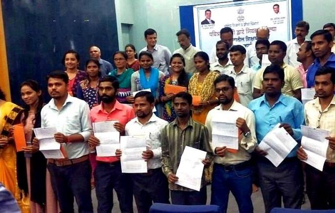 The door to the teacher recruitment ban was finally opened | शिक्षक भरती बंदीचे दार अखेर शिक्षक दिनीच उघडले The door to the teacher recruitment ban was finally opened | शिक्षक भरती बंदीचे दार अखेर शिक्षक दिनीच उघडले