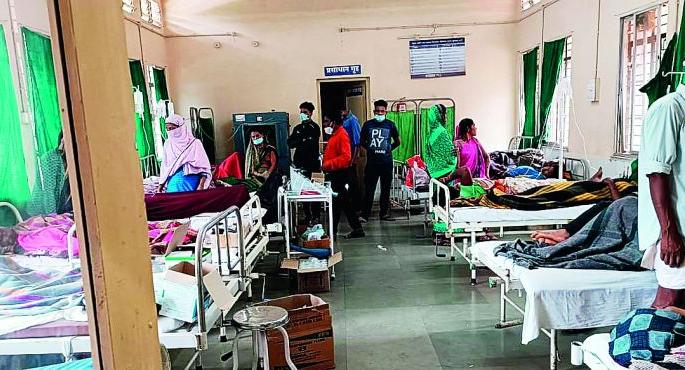 Contaminated water: Two die, hundreds sick | दूषित पाणी : दोघांचा मृत्यू, शंभरावर आजारी Contaminated water: Two die, hundreds sick | दूषित पाणी : दोघांचा मृत्यू, शंभरावर आजारी