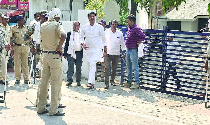 Ravi Rana attends ACP office | रवि राणा एसीपी कार्यालयात हजर