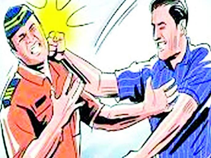 Both of them threatened to stick their hands on their uniforms at Paephali Police Station | पाेफाळी पाेलीस ठाण्यातच दोघांनी घातला वर्दीवर हात अन् अडकविण्याची धमकी Both of them threatened to stick their hands on their uniforms at Paephali Police Station | पाेफाळी पाेलीस ठाण्यातच दोघांनी घातला वर्दीवर हात अन् अडकविण्याची धमकी