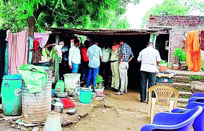 Father kills son in Pipari and one in Sevagram | पिपरीत वडिलांकडून मुलाची तर सेवाग्रामात एकाची हत्या Father kills son in Pipari and one in Sevagram | पिपरीत वडिलांकडून मुलाची तर सेवाग्रामात एकाची हत्या