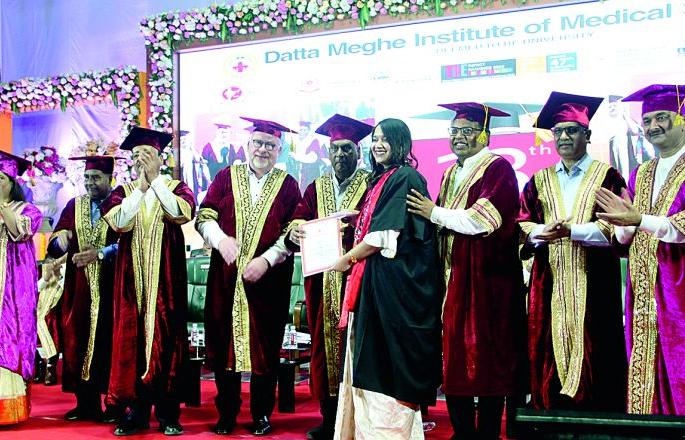 Education should be used for the benefit of society and country | शिक्षणाचा उपयोग समाज, देशहितासाठी व्हावा Education should be used for the benefit of society and country | शिक्षणाचा उपयोग समाज, देशहितासाठी व्हावा