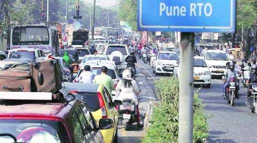 Corona virus : No private vehicles increasing in pune city from last two years | Corona virus : पुणे शहरातील खासगी वाहनांची नोंद दोन वर्षांत घटली Corona virus : No private vehicles increasing in pune city from last two years | Corona virus : पुणे शहरातील खासगी वाहनांची नोंद दोन वर्षांत घटली