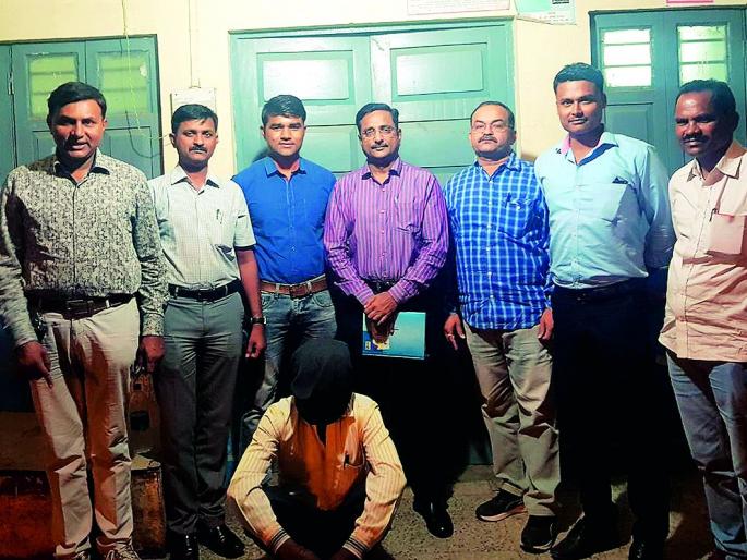 In the rural areas of Nagpur, the addicted youth was killed by father | नागपूरच्या ग्रामीण भागात व्यसनी मुलाचा पित्याने केला खून