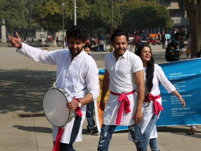 Lok Sabha Election 2019; The medium of awakening is the means of preaching | Lok Sabha Election 2019; प्रबोधनाचे माध्यम झाले प्रचाराचे साधन Lok Sabha Election 2019; The medium of awakening is the means of preaching | Lok Sabha Election 2019; प्रबोधनाचे माध्यम झाले प्रचाराचे साधन