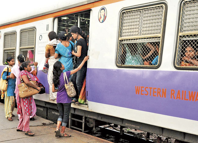 Special buses and trains should be provided for women | महिलांसाठी विशेष बस, रेल्वेची सुविधा करावी Special buses and trains should be provided for women | महिलांसाठी विशेष बस, रेल्वेची सुविधा करावी