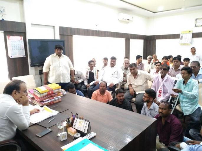 Divyanganga Wardha ZP Meet the CEOs for an hour | दिव्यांगांचा वर्धा जि.प. सीईओंना तासभर घेराव