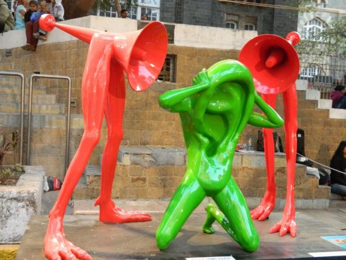 benglore auto driver dont use horn to avoid noise pollution | ध्वनी प्रदुषण रोखण्यासाठी रिक्षाचालकाकडून अशी मदत