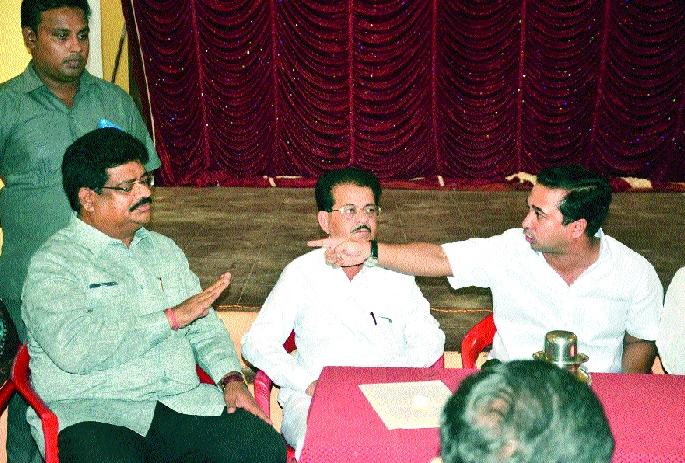 Ashok Chavan is splitting - Nitesh Rane | अशोक चव्हाण फूट पाडताहेत- नीतेश राणे Ashok Chavan is splitting - Nitesh Rane | अशोक चव्हाण फूट पाडताहेत- नीतेश राणे