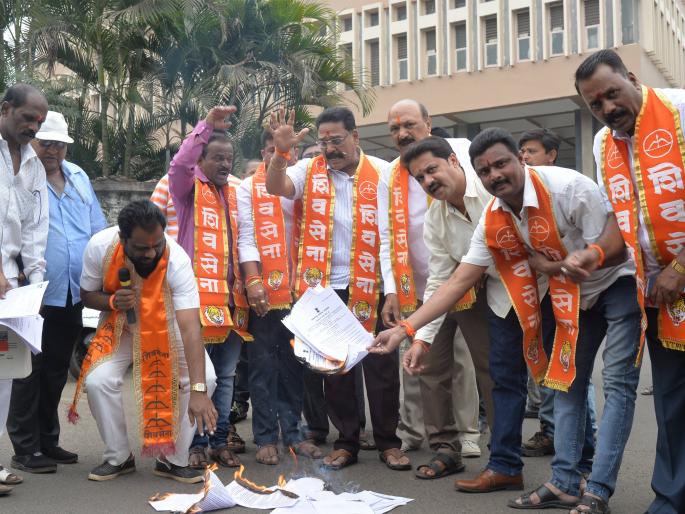 Kolhapur: Mushrif, who breaks the hemorrhoids, is against the peasants: Sanjay Pawar | कोल्हापूर : ऊसदराचे तुकडे करणारे मुश्रीफ शेतकऱ्यांचे वैरी : संजय पवार यांची टीका Kolhapur: Mushrif, who breaks the hemorrhoids, is against the peasants: Sanjay Pawar | कोल्हापूर : ऊसदराचे तुकडे करणारे मुश्रीफ शेतकऱ्यांचे वैरी : संजय पवार यांची टीका