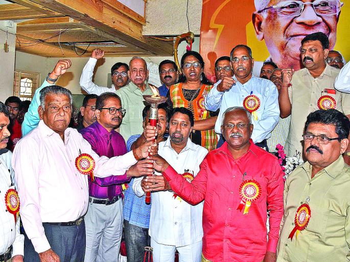 It is impossible to prevent the privatization of electricity companies | वीज कंपन्यांचे खासगीकरण रोखणे अशक्यच : गमरे