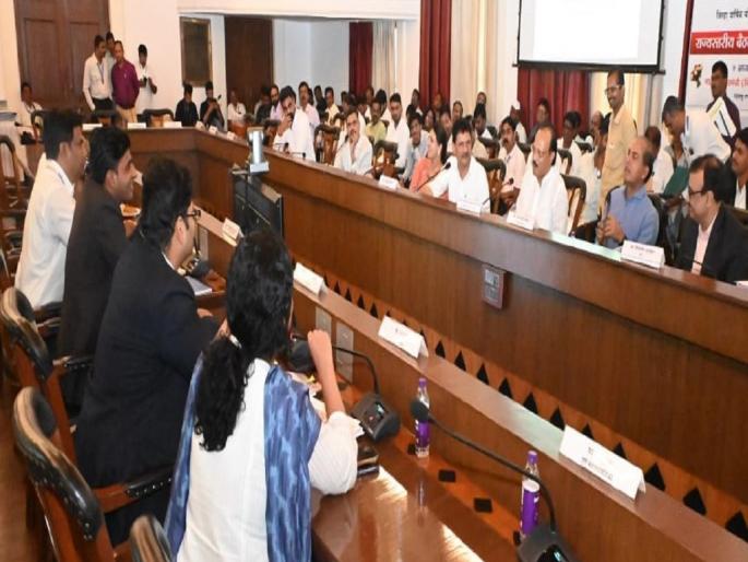 No sanction for increased funds for district planning The Annual Performance Plan was approved at the annual review meeting in Pune | जिल्हा नियोजनच्या वाढीव निधीला कात्री, पुण्यातील वार्षिक आढाव बैठकीत वार्षिक पारुप आराखड्यास मंजूरी  No sanction for increased funds for district planning The Annual Performance Plan was approved at the annual review meeting in Pune | जिल्हा नियोजनच्या वाढीव निधीला कात्री, पुण्यातील वार्षिक आढाव बैठकीत वार्षिक पारुप आराखड्यास मंजूरी