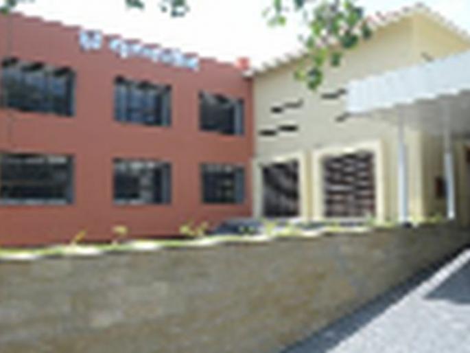 Still at home within four! | अजूनही चारच्या आत घरातच! Still at home within four! | अजूनही चारच्या आत घरातच!