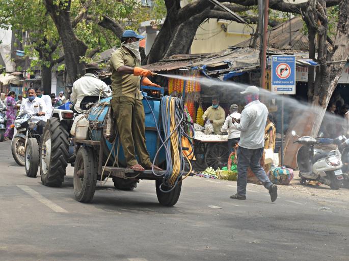 147 citizens of Kolhapur city fined for traveling without mask | विनामास्क फिरणाऱ्या कोल्हापूर शहरातील १४७ नागरीकांना दंड 147 citizens of Kolhapur city fined for traveling without mask | विनामास्क फिरणाऱ्या कोल्हापूर शहरातील १४७ नागरीकांना दंड