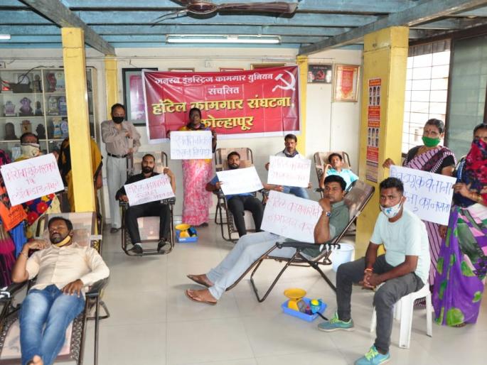 Blood donation of workers in protest of hotel closure | हॉटेल बंदच्या निषेधार्थ कामगारांचे रक्तदान Blood donation of workers in protest of hotel closure | हॉटेल बंदच्या निषेधार्थ कामगारांचे रक्तदान