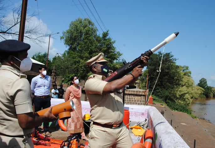 Admission of state-of-the-art machinery to the fire brigade | अग्निशमन दलात अत्याधुनिक यंत्रसामग्री दाखल Admission of state-of-the-art machinery to the fire brigade | अग्निशमन दलात अत्याधुनिक यंत्रसामग्री दाखल