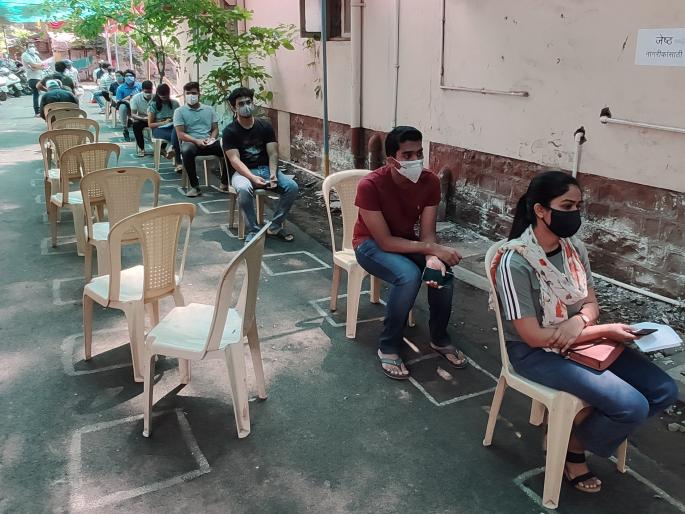 Vaccinate 4,200 people over the age of 18 every day | Corona vaccine Kolhapur : १८ वर्षांवरील ४२०० जणांना रोज लस Vaccinate 4,200 people over the age of 18 every day | Corona vaccine Kolhapur : १८ वर्षांवरील ४२०० जणांना रोज लस