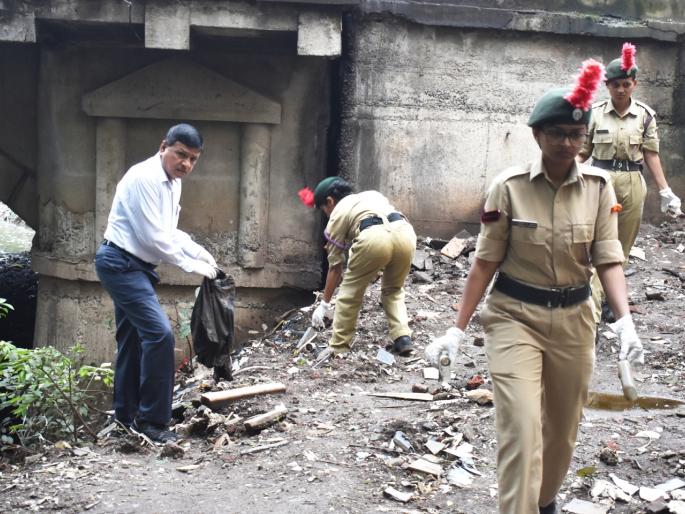 13 dump truck deposits in the hygiene campaign, Nalaseer plantation | महास्वच्छता मोहिमेत १३ डंपर कचरा जमा, नाल्याशेजारी वृक्षारोपण 13 dump truck deposits in the hygiene campaign, Nalaseer plantation | महास्वच्छता मोहिमेत १३ डंपर कचरा जमा, नाल्याशेजारी वृक्षारोपण